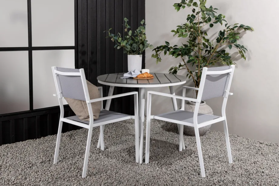 Ümmargune aiamööblikomplekt Break – hall Aintwood laud ja kaks valge raamiga Copacabana tooli, GR22683 – 8