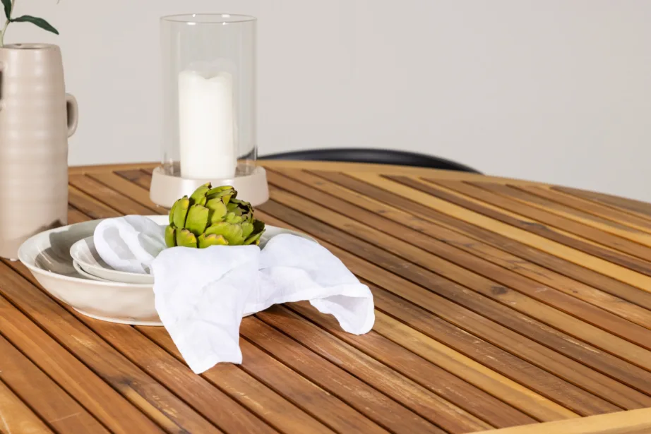 Ümmargune akaatsiapuidust aiasöögilaud Tucumán ja mustad Stina toolid (6 tk), GR24319 – 11