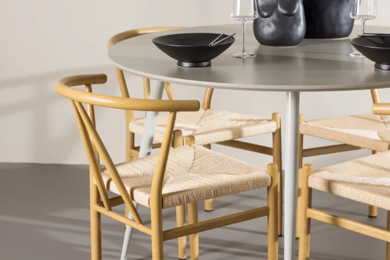 Ümmargune beež söögilaud Plaza ja 4 Alfons tooli (MDF, rattanistmega, Ø120 cm) - GR24402