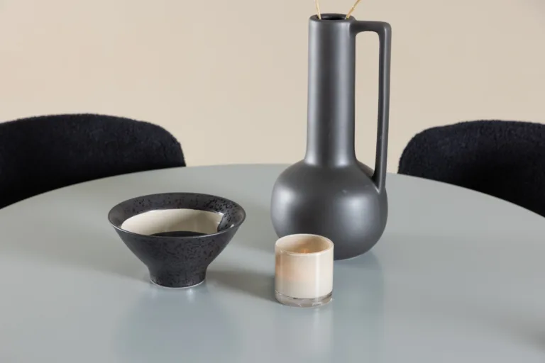 Ümmargune hall söögilaud Plaza ja 4 musta buklee tooli Modesto - GR24369