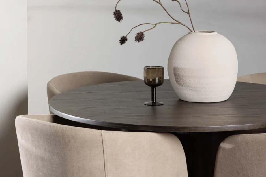 Ümmargune mokatooni söögilauakomplekt Olivia, MDF laud ja polsterdatud beežid toolid, GR22880 – 10