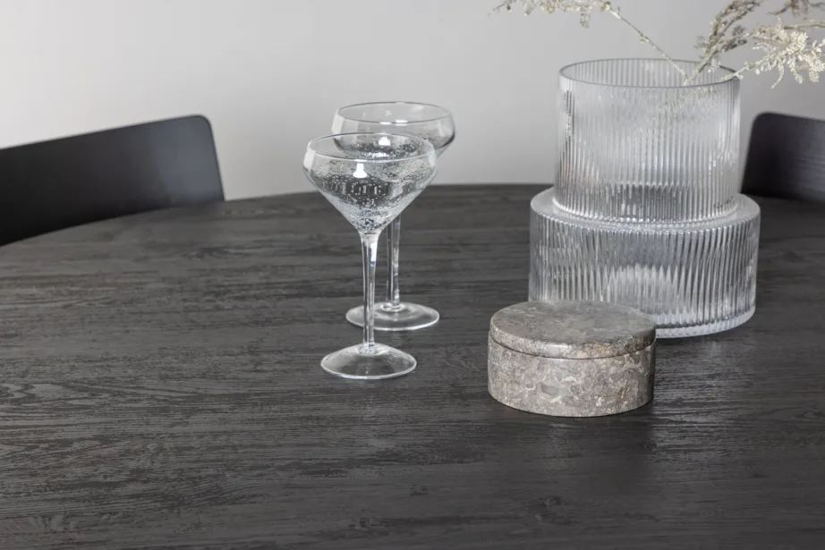 Ümmargune mokkatooniga söögilauakomplekt Lanzo ja mustad Montros toolid (4 tk), MDF/kask, ø120 cm, GR23485 – 10