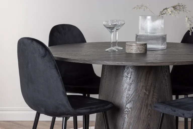Ümmargune mokkavärvi söögilaud Lanzo ja mustad velvetkattega toolid Polar (diameeter 120 cm) - GR23487