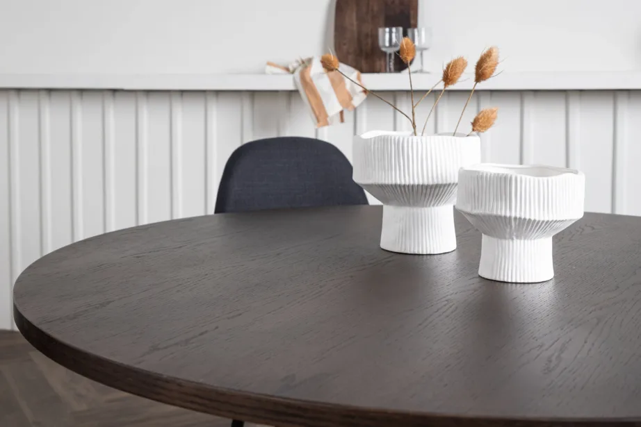 Ümmargune mokkavineeriga söögilaud Stone ja 4 musta polsterdatud tooli Polar, GR22844 – 10