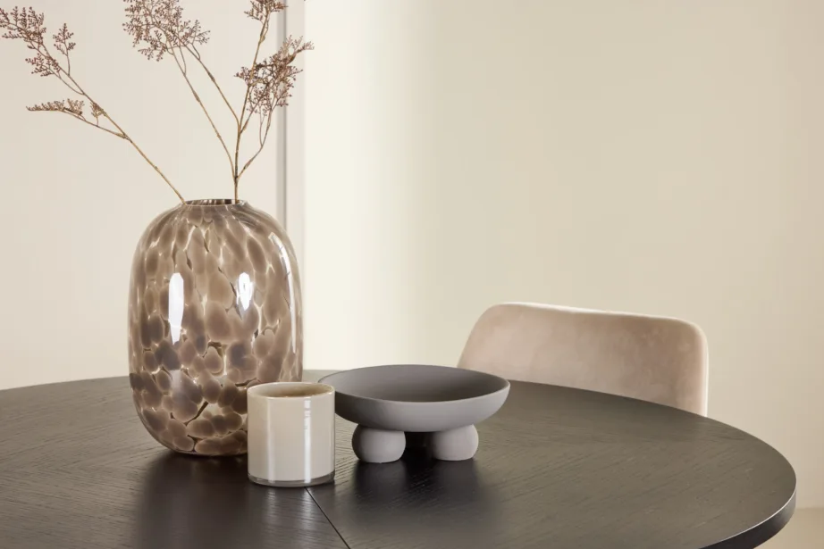 Ümmargune must pikendatav söögilaud toolidega: Strada laud (⌀120/170 cm) ja 4 beeži velvettooli (Night), GR24729 – 10