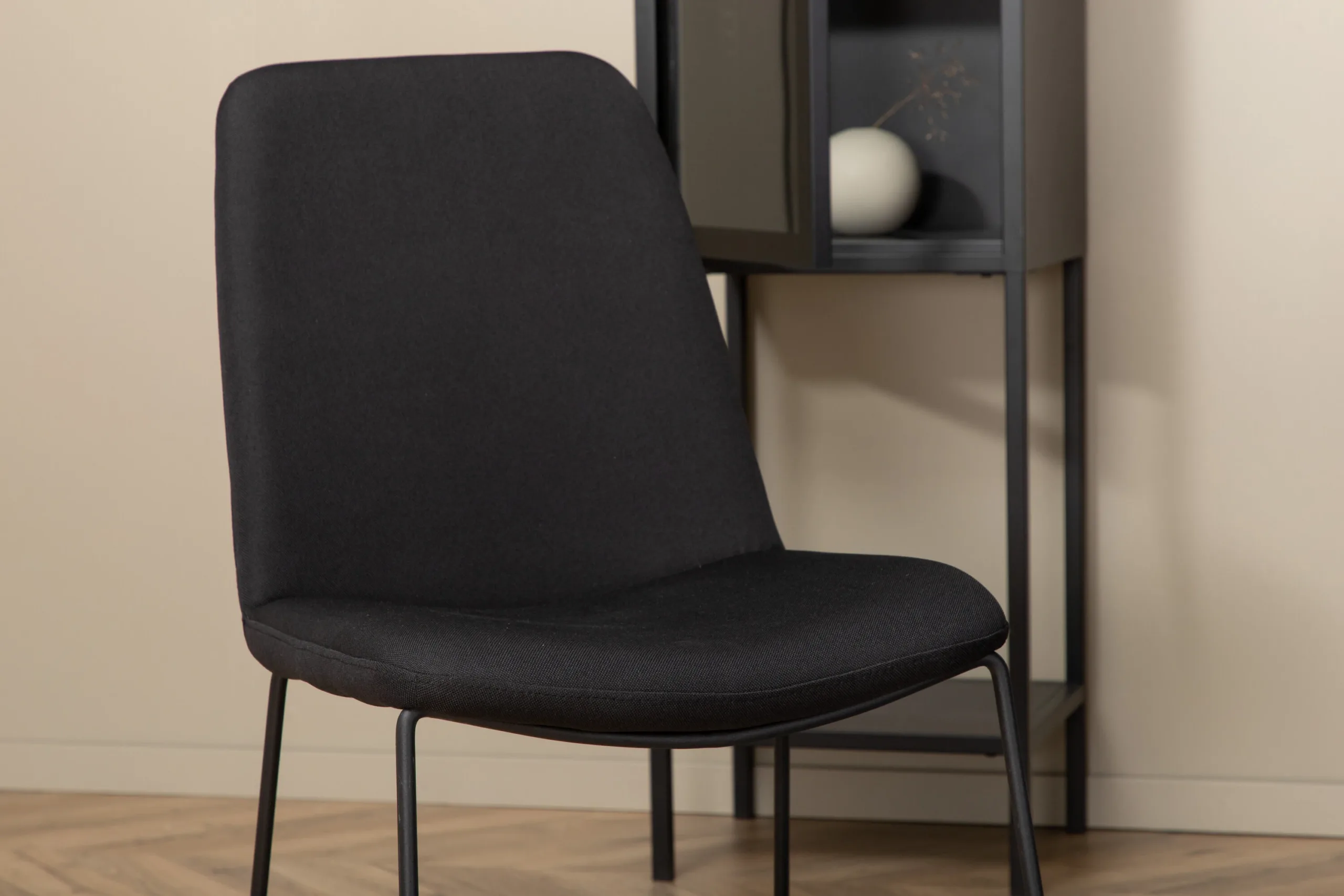 Ümmargune must söögilaud Bianca ja 4 Muce tooli (MDF, polüester) - GR22230