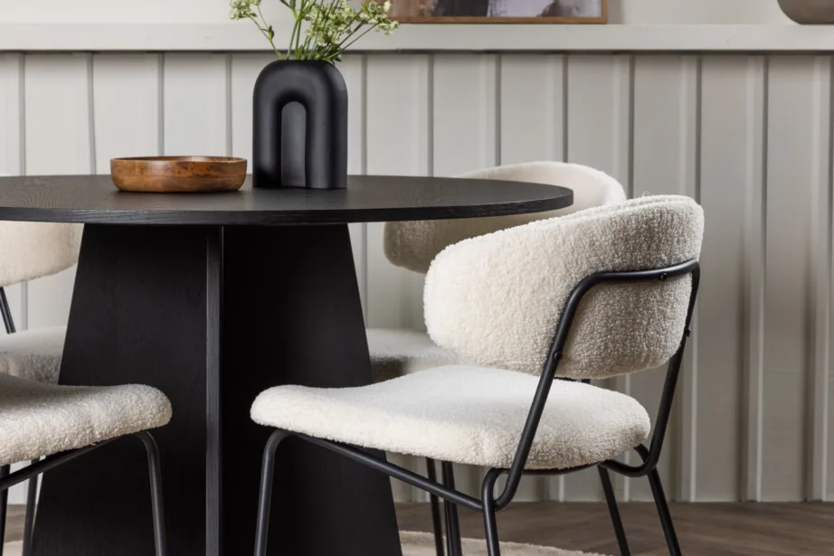 Ümmargune must söögilaud Bootcut ja valged bukleetoolid Chico, GR23249 – 9