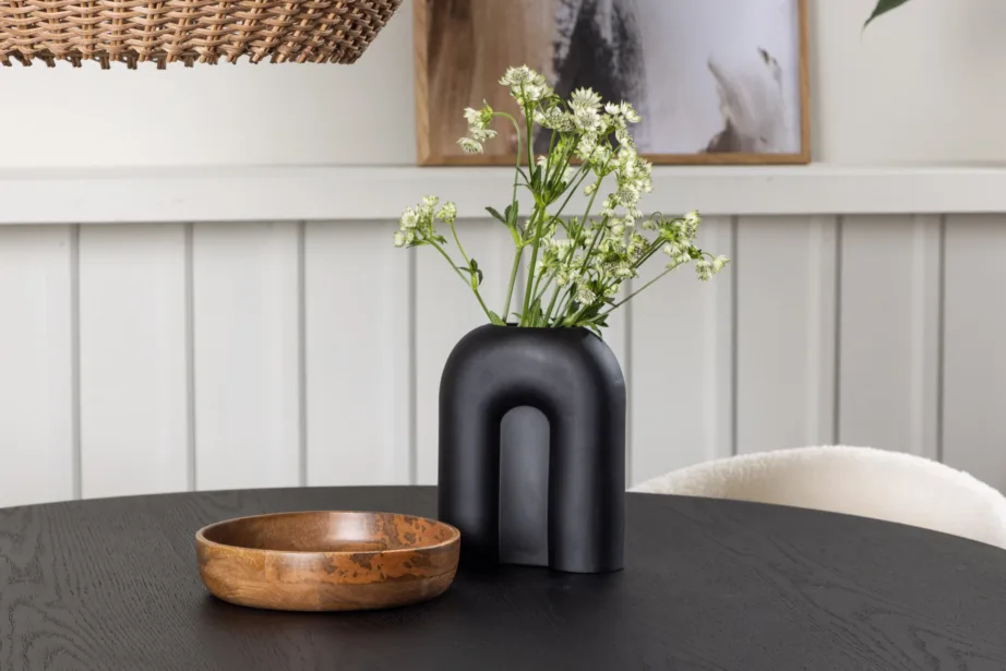 Ümmargune must söögilaud Bootcut ja valged bukleetoolid Chico, GR23249 – 10