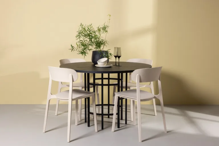Ümmargune must söögilaud Copenhagen ja beež tool Åstol (4 tk), ø115 cm - GR23229