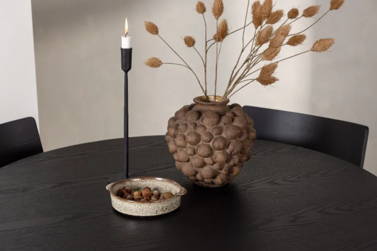 Ümmargune must söögilaud Olivia + 4 musta Montros tooli (MDF, diameeter 110 cm) - GR23105