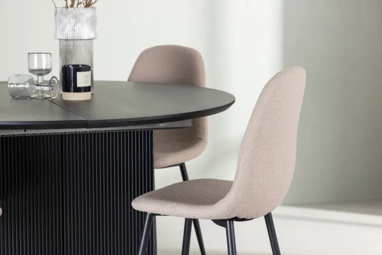 Ümmargune pikendatav söögilaud Matilda ja beežid buklee kattega toolid Polar (must, MDF, ø130cm) - GR23543