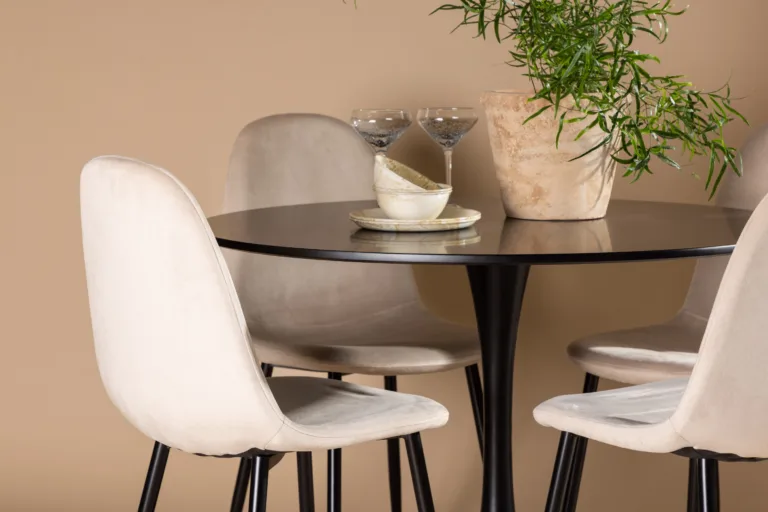 Ümmargune söögigrupi komplekt Glade – must laud ja beežid velvettoolid, 4-kohaline - GR22904