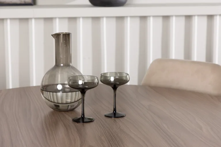 Ümmargune söögikomplekt Durango, pähklitooni MDF laud ja pruunid Night toolid (Ø120 cm) - GR23924