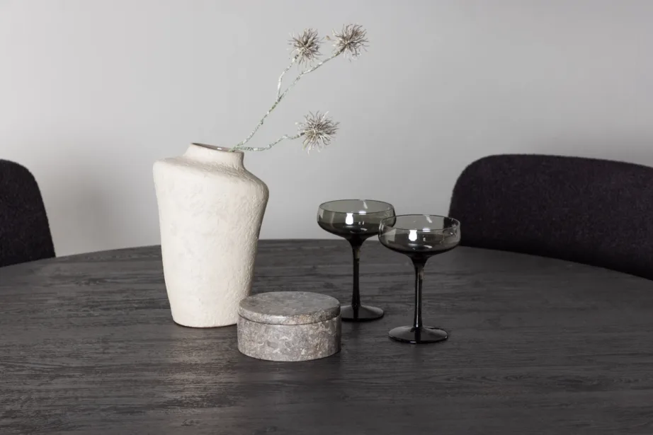 Ümmargune söögilaua komplekt Lanzo mokkatoonis lauaga ja mustade Yesterday toolidega (ø120cm), GR23478 – 10