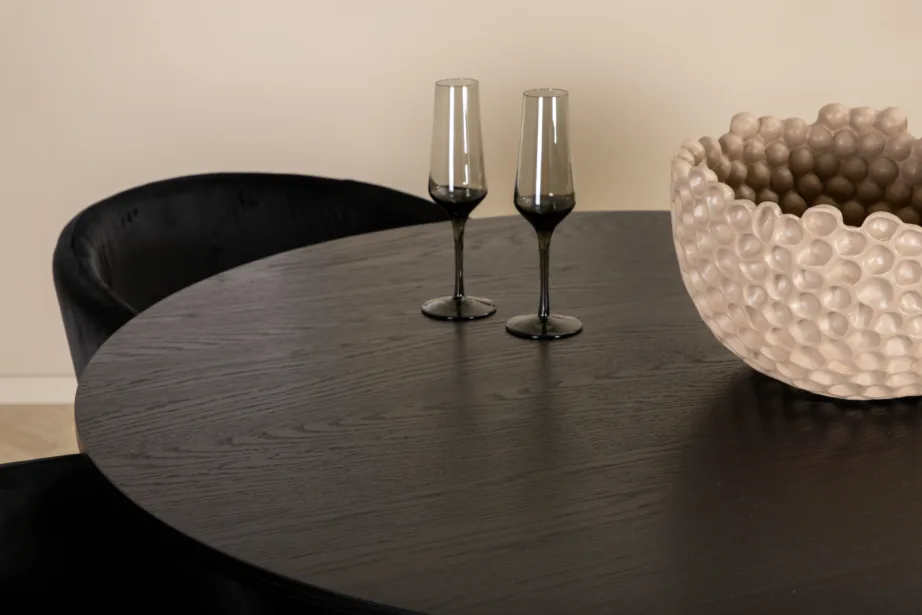 Ümmargune söögilauakomplekt Bianca musta viimistlusega laud ja neli Berit sametist tooli, GR22502 – 7