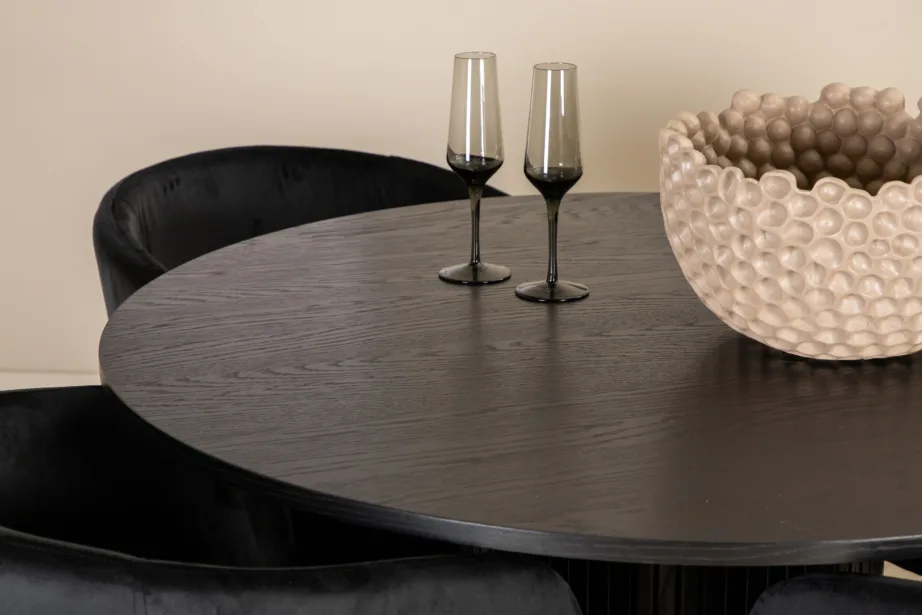 Ümmargune söögilauakomplekt Bianca musta viimistlusega laud ja neli Berit sametist tooli, GR22502 – 9