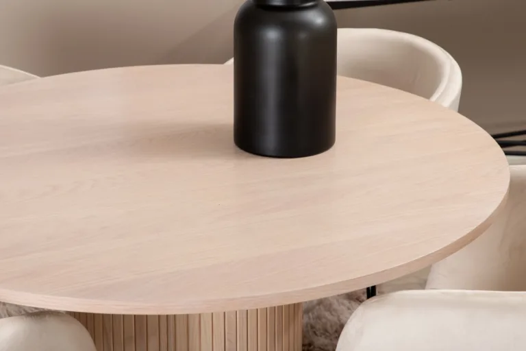 Ümmargune söögilauakomplekt Bianca valge peitsiga lauaga ja 4 beeži Berit velvetist tooliga - GR22206