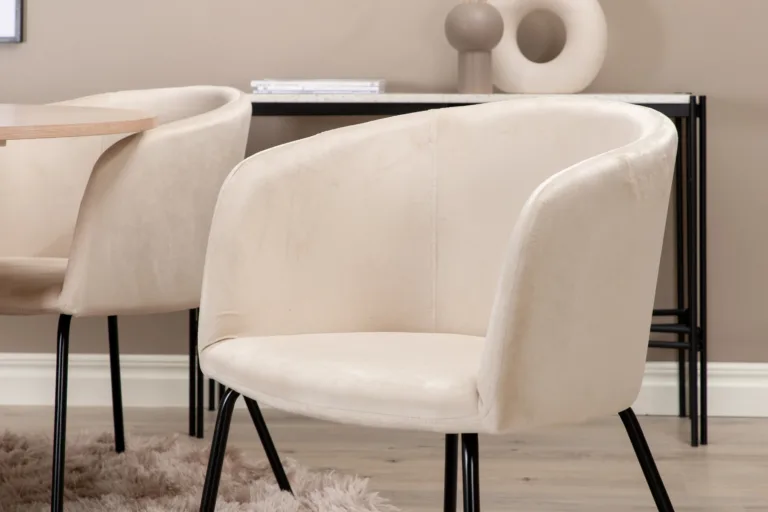 Ümmargune söögilauakomplekt Bianca valge peitsiga lauaga ja 4 beeži Berit velvetist tooliga - GR22206