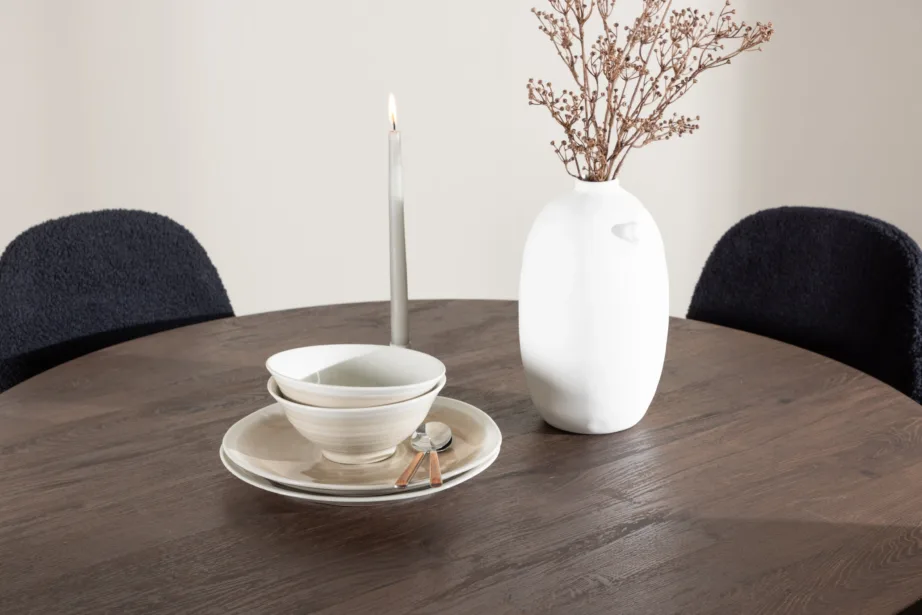 Ümmargune söögilauakomplekt Bootcut mokkatoonis lauaga ja mustade Polar toolidega, GR24393 – 10