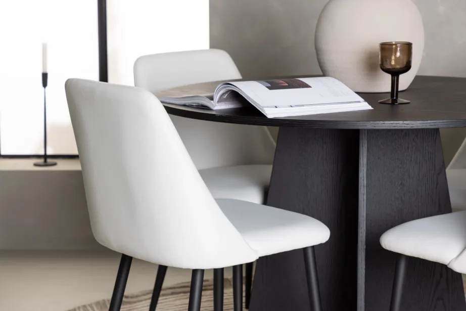 Ümmargune söögilauakomplekt Bootcut musta lauaga ja valged Night toolid (Ø110 cm), GR23782 – 5