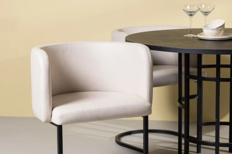 Ümmargune söögilauakomplekt Copenhagen (must MDF, beežid polsterdatud toolid, ø115 cm) - GR23224