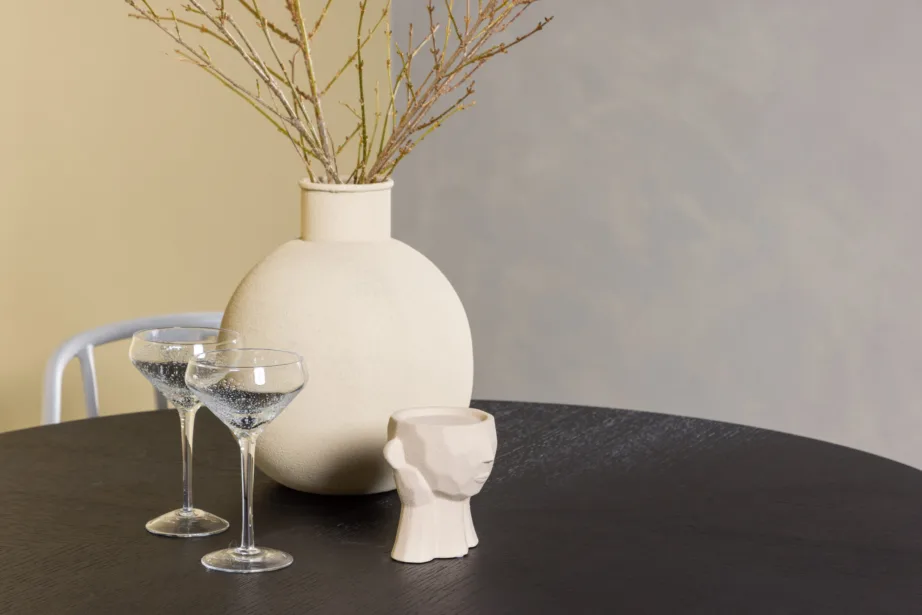 Ümmargune söögilauakomplekt Copenhagen musta MDF lauaga ja helehallide Dyrön toolidega, GR23215 – 10