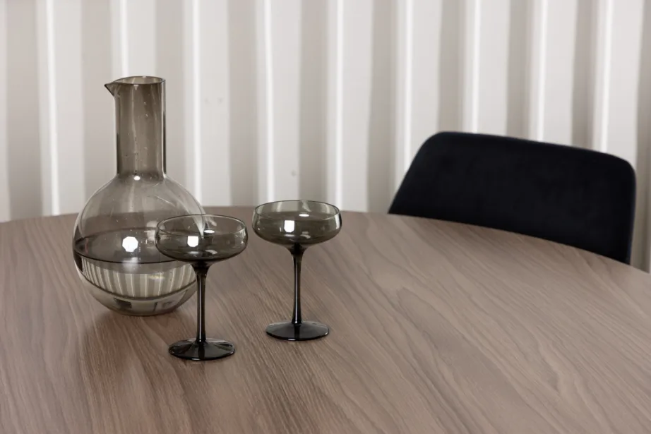 Ümmargune söögilauakomplekt Durango pähkel-MDF lauaga ja mustad Night toolid, GR23923 – 6