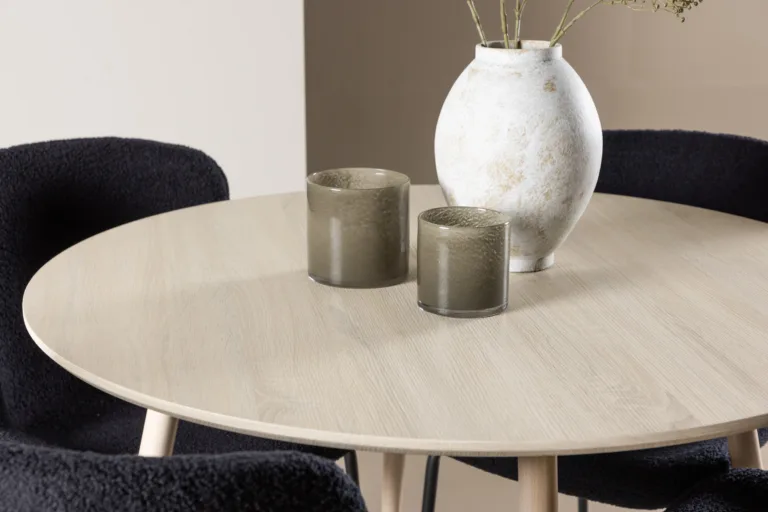 Ümmargune söögilauakomplekt Plaza (valge peits, 100 cm) ja mustad polsterdatud söögitoolid Modesto (4 tk) - GR24476