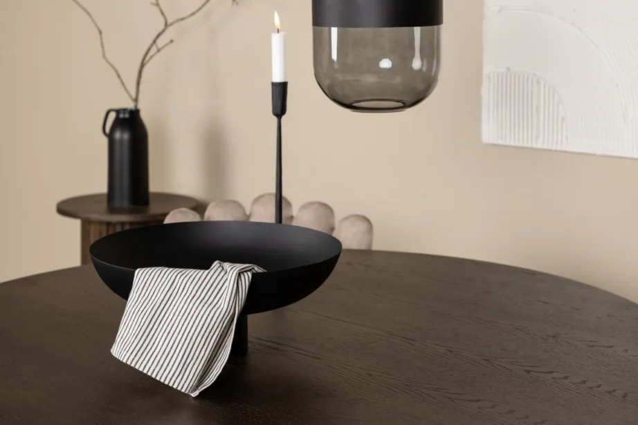 Ümmargune söögilauakomplekt Stone mokka viimistlusega laud ja beežid sametist toolid, GR23026 – 10