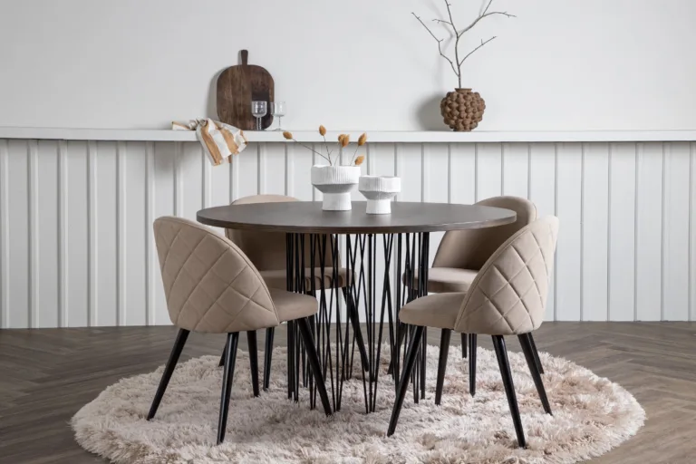 Ümmargune söögilauakomplekt Stone (mokkavärvi MDF laud, 4 beeži Velvet Stitches tooli) - GR22836