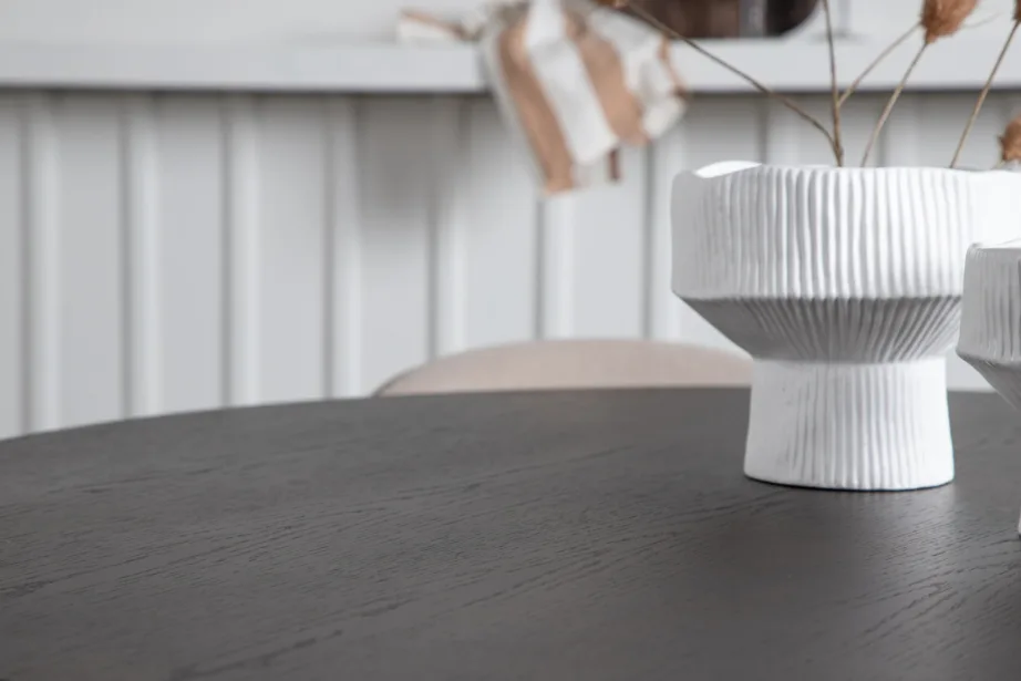 Ümmargune söögilauakomplekt Stone (mokkavärvi MDF laud, 4 beeži Velvet Stitches tooli), GR22836 – 10