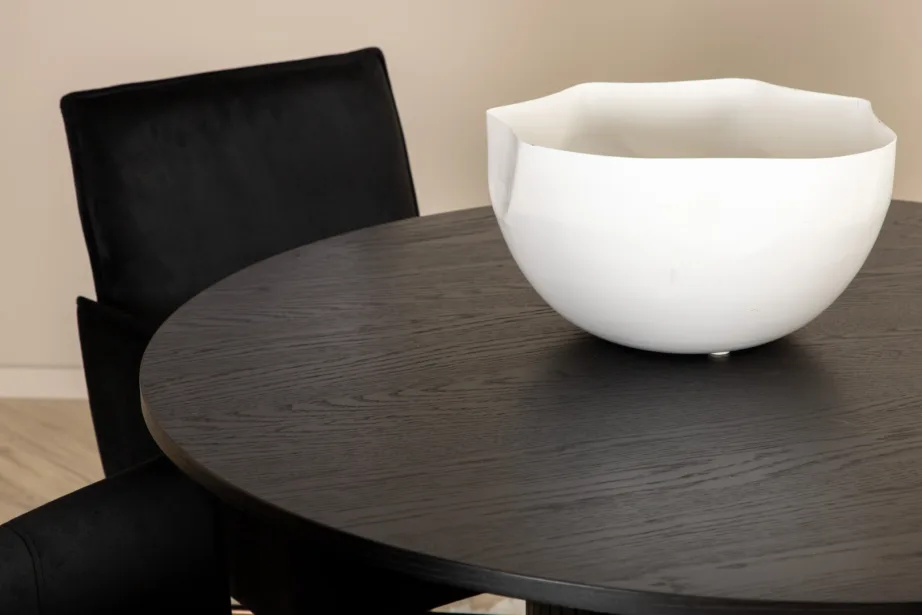 Ümmargune söögilaud Bianca komplektis nelja musta sametist Petra tooliga, GR22507 – 9