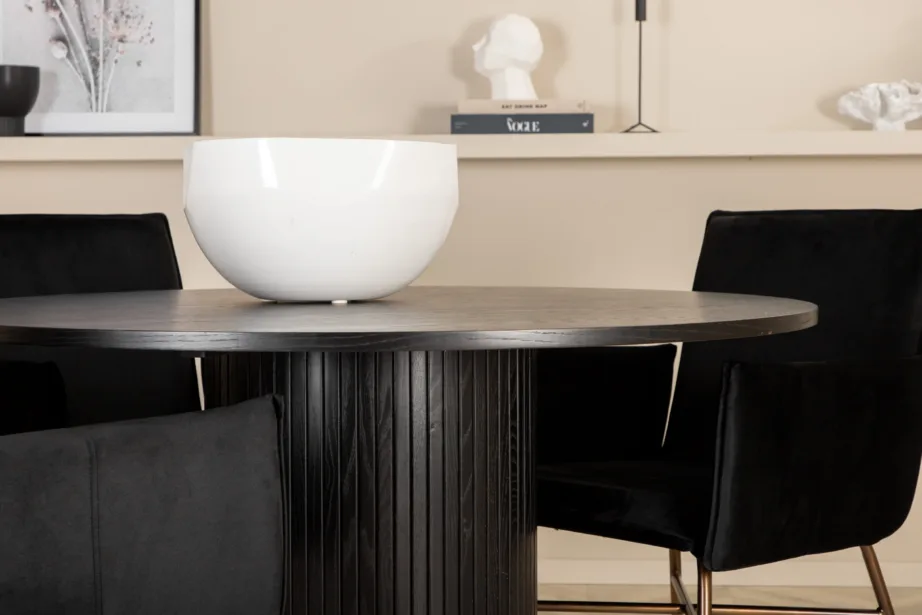 Ümmargune söögilaud Bianca komplektis nelja musta sametist Petra tooliga, GR22507 – 10