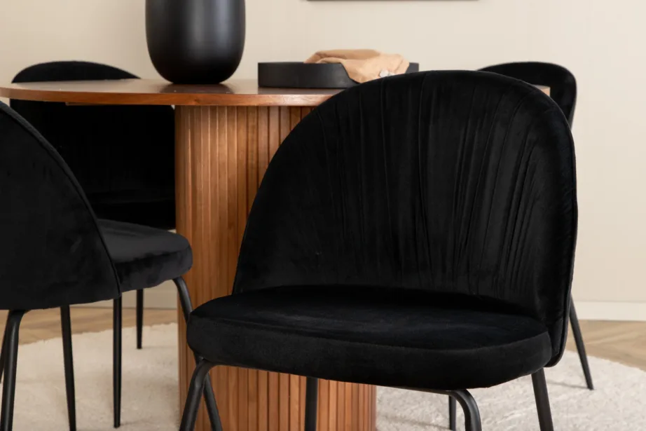 Ümmargune söögilaud Bianca pähklispooniga ja mustad sametist toolid, GR22221 – 3