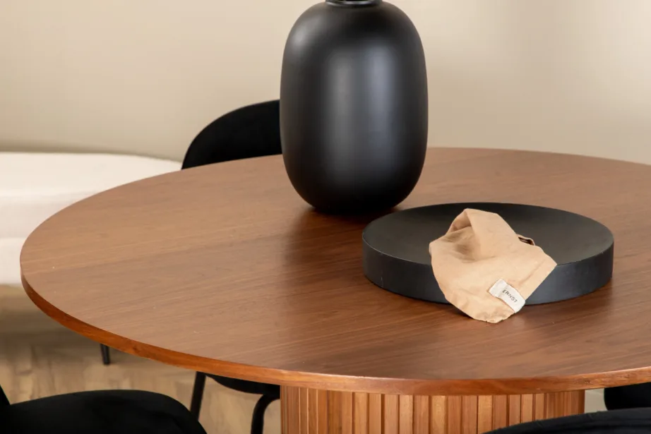 Ümmargune söögilaud Bianca pähklispooniga ja mustad sametist toolid, GR22221 – 9