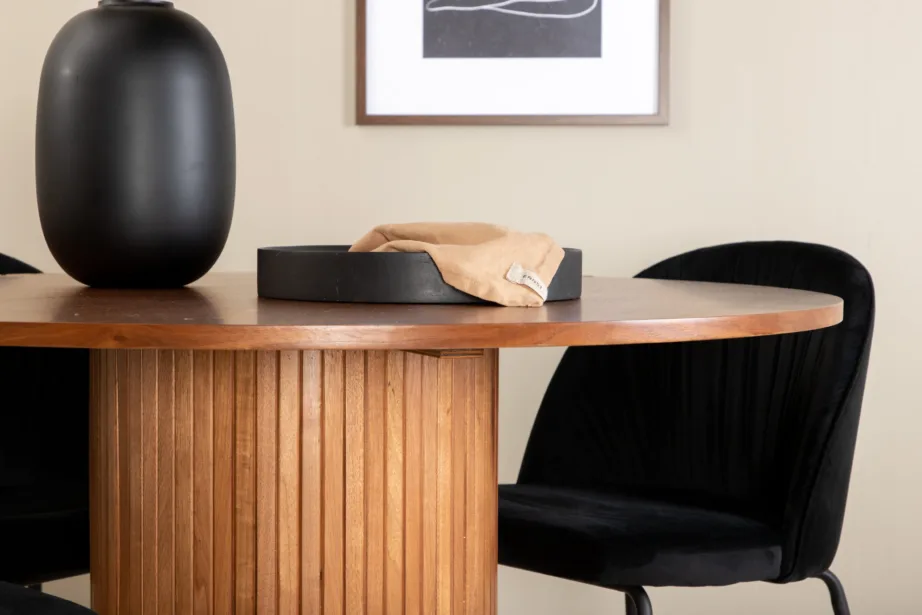 Ümmargune söögilaud Bianca pähklispooniga ja mustad sametist toolid, GR22221 – 10