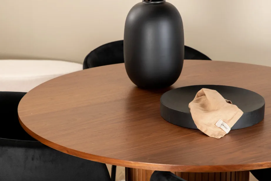 Ümmargune söögilaud Bianca pähklispooniga ja mustad velvetist Berit toolid, GR22224 – 9