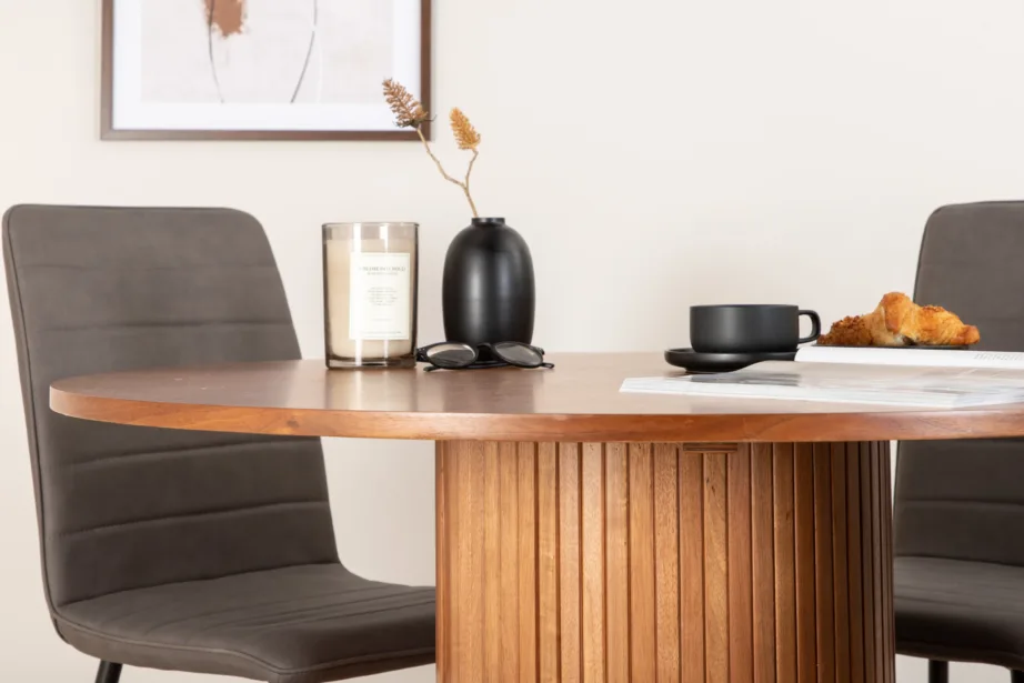 Ümmargune söögilaud Bianca (pähklivineer, ø110cm) ja beežid polsterdatud toolid, GR22486 – 10