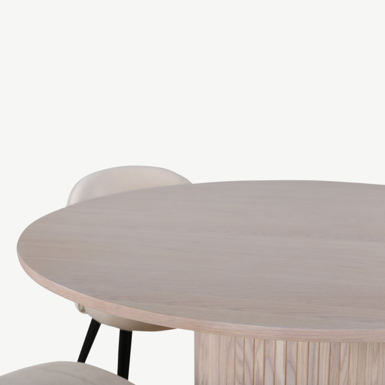 Ümmargune söögilaud Bianca (valge peitsiga MDF, ø110cm) koos beežide samettoolidega - GR22209
