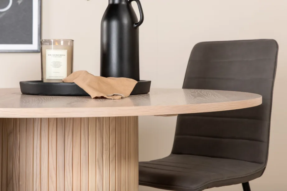 Ümmargune söögilaud Bianca valge peitsiga, 4 musta sametist tooliga, GR22475 – 9