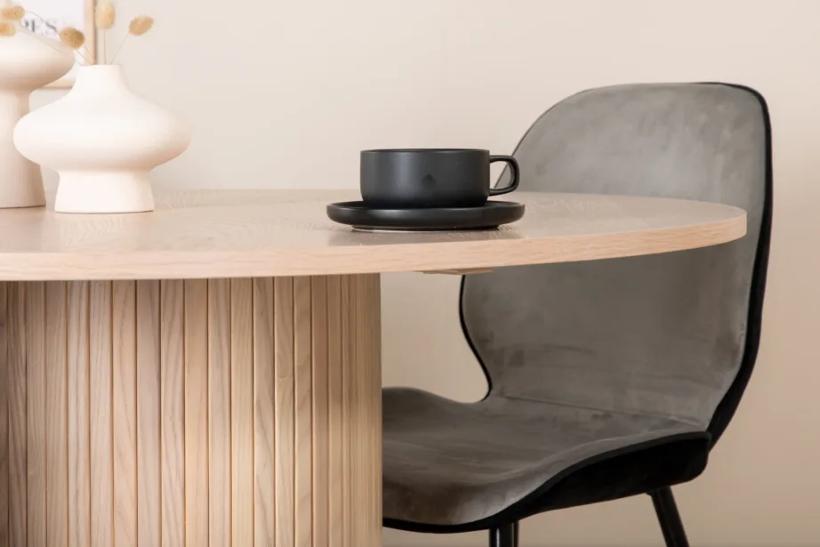 Ümmargune söögilaud Bianca valge peitsiga ja Emma toolid (must-hall samet), GR22476 – 9