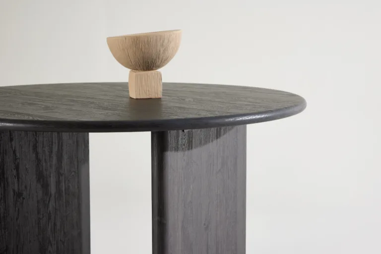 Ümmargune söögilaud Björholmen (must MDF, ø120 cm, FSC-sertifikaat) - 61784-100