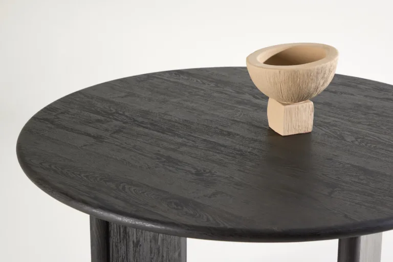 Ümmargune söögilaud Björholmen (must MDF, ø120 cm, FSC-sertifikaat) - 61784-100