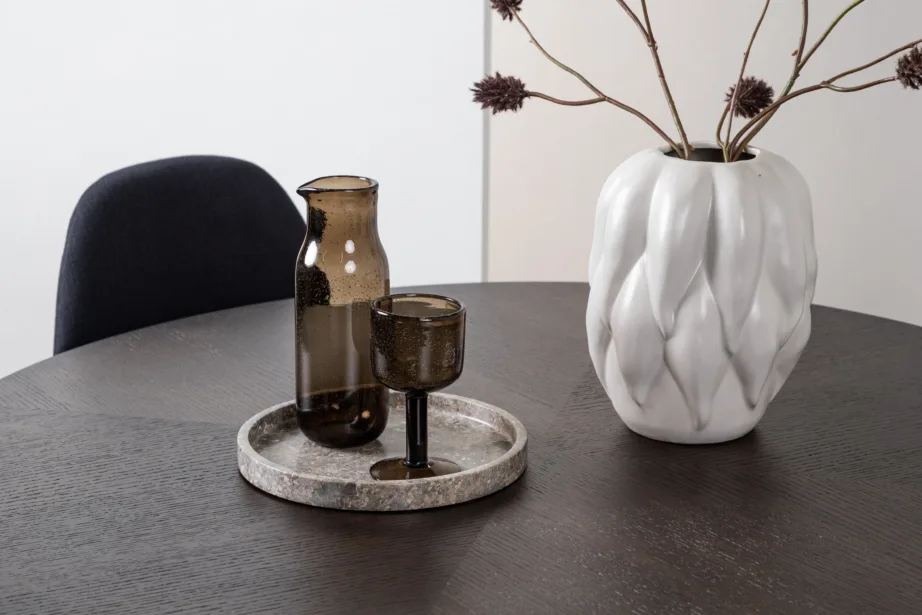 Ümmargune söögilaud Copenhagen (mokkatoon, must metalljalg) ja Polar söögitool (must polüester, mustad jalad), GR22853 – 10