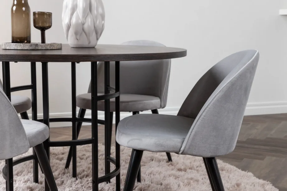 Ümmargune söögilaud Copenhagen mokkatoonis ja hallid sametkattega toolid, GR22851 – 9