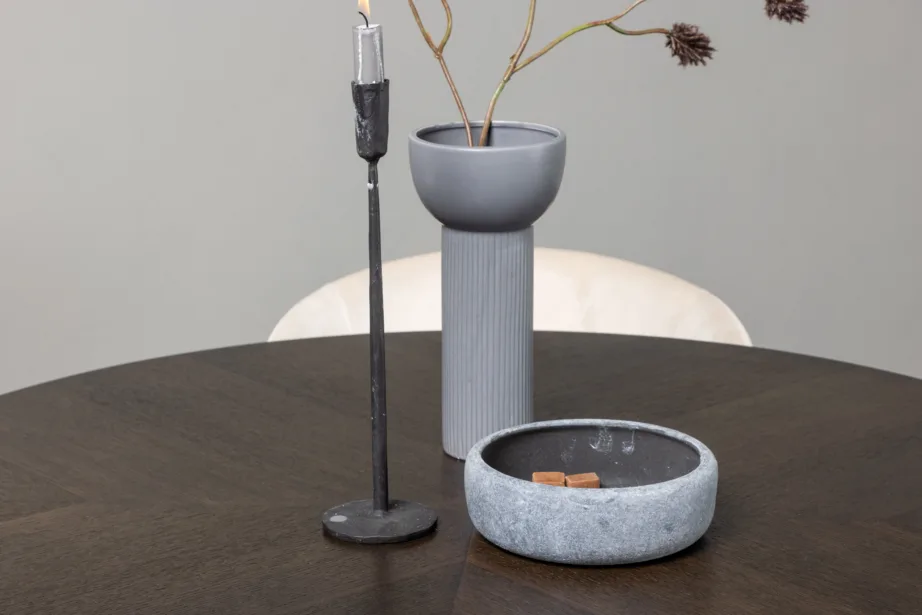 Ümmargune söögilaud Copenhagen mokkatoonis vineeriga ja Berit polsterdatud tool, GR22847 – 10