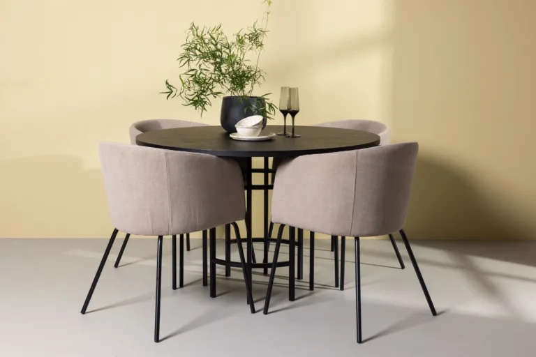 Ümmargune söögilaud Copenhagen (must MDF, ø115cm) ja polsterdatud söögitoolid Berit (beež kangas, mustad terasjalad) - GR22828