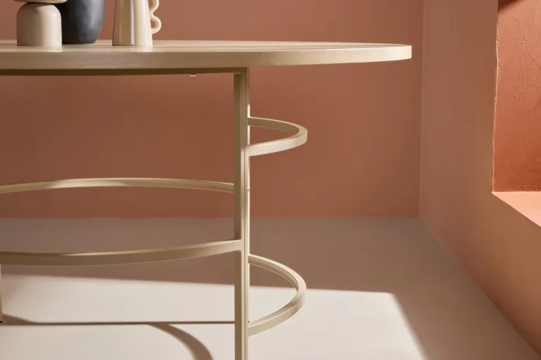Ümmargune söögilaud Copenhagen (valge peitsiga MDF, beež metalljalg, ø140 cm) - 62031-112