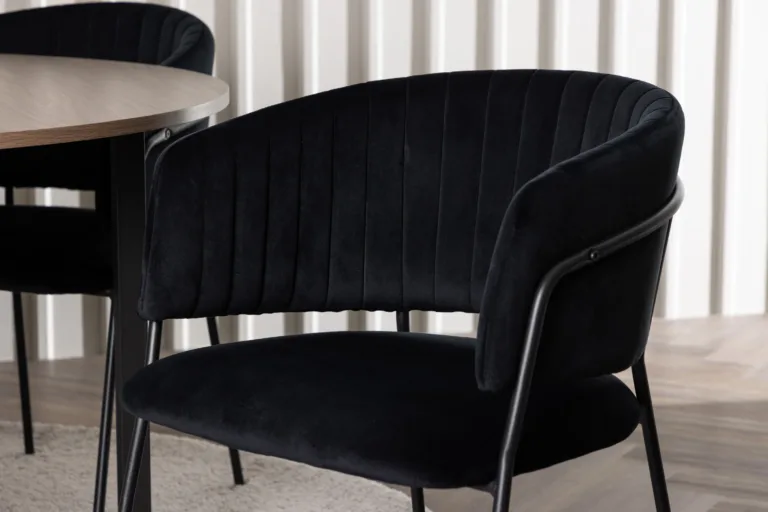 Ümmargune söögilaud Durango nelja musta sametist tooliga Selma (pähkel, ø120cm) - GR23927