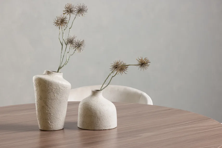 Ümmargune söögilaud Durango (pähkel, metalljalad) ja beežid sametist toolid Berit, GR22945 – 9